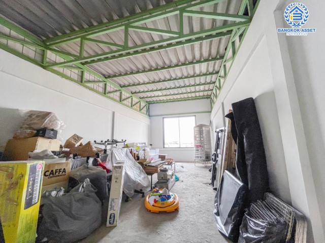 *****อาคารพาณิชย์มือสองย่านกรุงเทพฯ อาคารพาณิชย์ ซอยเพชรเกษม65/1 เนื้อที่กว้างขวางมากถึง 16 ตร.ว. ฟังก์ชัน 4 ห้องนอน 2 ห้องน้ำ ที่จอดรถ 1 คัน บ้านสไตล์คาเฟ่ ตกแต่งพร้อม ตั้งอยู่บนทำเลชุมชน เหมาะกับการค้าขาย เชื่อมต่อการเดินทางด้วยถนนเพชรเกษม จองเลย!